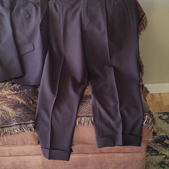 Mens suit - Picture 7 of 9